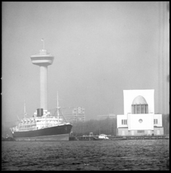 8697 Zeeschip Cilicia, het latere opleidingsschip 'Jan Backx', in de Parkhaven. Op de achtergrond van links naar ...