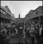8784-2 Actie voor astmabestrijding op de Lijnbaan ter hoogte van kunstwerk 'de Beertjes', restaurant Ruteck's en ...