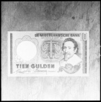 8976-3 Bankbiljet van tien gulden met afbeelding van de staatsman en jurist Hugo de Groot.