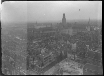 2008-783-3 Overzicht vanaf de toren van de Grote of Sint-Laurenskerk met op de voorgrond de Delftsevaart met het ...
