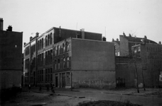 1976-2239 Huizen aan de Boomgaarddwarsstraat, en rechts de Oude Binnenweg.