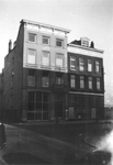 1976-2264 Huizen aan de Witte de Withstraat en op de hoek van de Zwarte Paardenstraat ( links ).