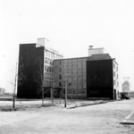 1976-2310 Gezicht op de Mariniersweg met bedrijfspanden, gezien vanaf de Nieuwemarkt.