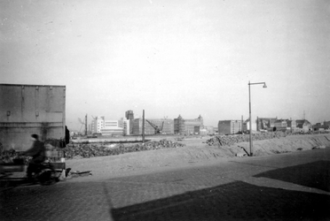 1976-2391 Gezicht op de Boompjes. In de richting van de Leuvehaven, Blaak en de Scheepmakershaven.