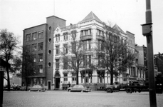 1976-2400 Gezicht op het Oudehoofdplein, bij de hoek van de Oosterkade.