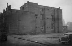 1976-2417 Gezicht op de Mauritsstraat bij een schoolgebouw.