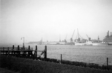 1976-2463 Gezicht op de Nieuwe Maas, vanaf het Charloisse Hoofd.