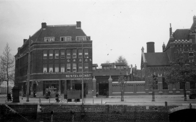 1976-2523 Gezicht op de Admiraliteitskade. Links bij het Oostplein.