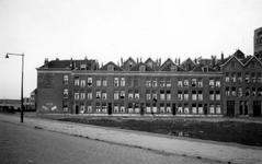 1976-2607 Gezicht op de Goudsedwarsstraat, vanaf de Admiraal de Ruyterweg.