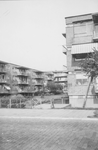 1976-2620 Gezicht op woningen aan de Vroesenlaan.