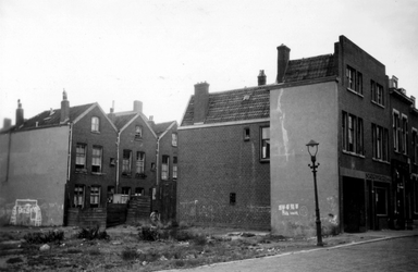 1976-2646 Gezicht op woningen van de Oostmaasstraat en Paulus Potterstraat.