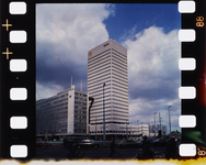 2003-905-194 Het Shellgebouw en de Hofpoort aan het Hofplein