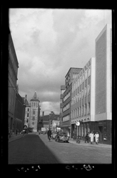 1987-2791 Het Rodezand met op de achtergrond een stukje van het stadhuis en het politiebureau (rechts).