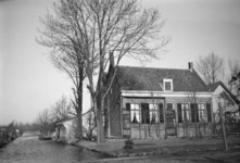 2007-2605 Een landelijke woning langs de 's-Gravenweg.