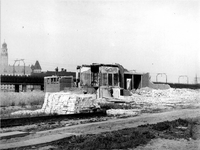 1977-3437 Gezicht op de Botersloot met restanten en de sloop van de synagoge, als gevolg van het Duitse bombardement ...