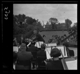5933 Dirigent Eduard Flipse bij een optreden van het Rotterdams Philharmonisch Orkest (RPhO). Uit een serie over het ...