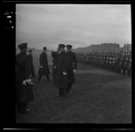7137 Prins Bernhard inspecteert het Korps Mariniers op het Schuttersveld in Crooswijk ter gelegenheid van het ...