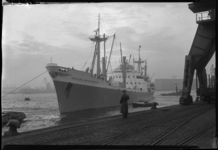2006-15083 Aankomst van het vrachtschip Prins Willem van Oranje in de IJsselhaven met aan boord de bemanning van het op ...
