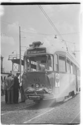 2006-15493 Een tram van lijn 3 naar Diergaarde Blijdorp is aan de voorzijde beschadigd na een botsing met een tram van ...