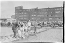 2006-15861 Demonstraties verkleed zwemmen georganiseerd door Rotterdamse Reddingsbrigade in het Noorderkanaal bij de ...