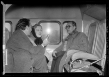 THO-1031 In een helikopter worden Jo Leemans en Karel Jonckheere geïnterviewd voor een radio-uitzending door Flip van ...