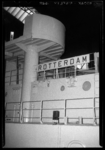 THO-1157 Detail van het schip 'Rotterdam' van de Koninklijke Marine. Het schip staat in een loods van de RDM aan de ...