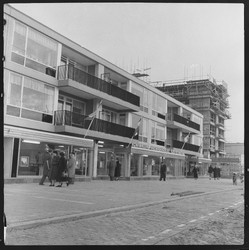 THO-1926 Exterieur van het nieuwe gebouw van de ANWB aan de Karel Doormanstraat. Na 11 jaar aan de Meent te zijn ...