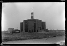 THO-1929 De nieuwe Morgensterkerk in Zuidwijk aan het Slingeplein is zaterdagmiddag officieel in gebruik genomen.
