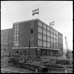 THO-1932 De nieuwe bedrijfschool van de P.T.T. aan de Poortstraat naast het Delftseplein is in gebruik genomen. In het ...