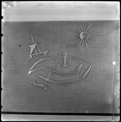 THO-1960 Kunstwerk aan de gevel van een nieuw paviljoen van het Delta Ziekenhuis.