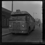THO-3024 Op het Heemraadsplein staat een nieuwe bus van de RET. De bus rijdt op lijn 44 naar de Broersvest in Schiedam.