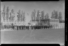 THO-490 Korps geeft optreden bij de opening van het sportterrein voor zeelieden aan de Schulpweg.