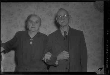 THO-758 Portret van echtpaar Van Zinnen uit de Pendrechtstraat 11b dat 60 jaar is getrouwd.