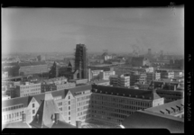 THO-84 Uitzicht vanuit de stadhuistoren in de richting de Meent met op de voorgrond het Stadstimmerhuis en op de ...