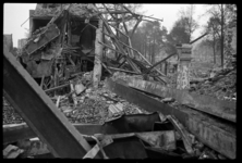 1980-5019 De door het bombardement van 14 mei 1940 getroffen Wijnstraat en de hoek van de Brouwerijsteeg ter hoogte van ...