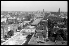 1980-5033 Overzicht van de restanten van huizen aan de Schiekade en omgeving na het bombardement van 14 mei 1940. ...