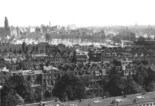 1980-5042 Een overzicht op de door het Duitse bombardement van 14 mei 1940 getroffen omgeving van de Provenierswijk, ...