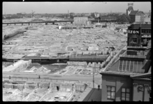 1980-5156 Een blik op de binnenstad ongeveer een jaar na het bombardement van 14 mei 1940. Het puin is grotendeels ...