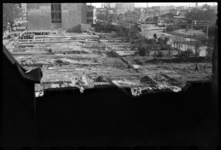 1980-5172 De fundamenten van een aantal door het bombardement van 14 mei 1940 getroffen panden aan het Haringvliet. ...