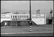 1980-5231 Het tijdelijke gebouw van Station Hofplein van de ZHESM na de verwoesting van het oorspronkelijke gebouw door ...
