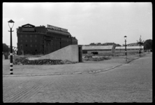 1980-5323 De Maaskade rechts en de Hendrikkade links gezien vanaf de oostpunt van het Noordereiland, het Antwerpse ...