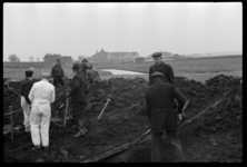 1980-5391 Ten noorden van Hillegersberg aan weerszijden van de Grindweg wordt gewerkt aan het aanleggen van dijken in ...