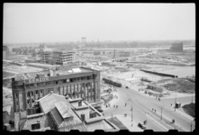 1980-5786 Vanaf het HBU-gebouw (Erasmushuis) zicht op het dak van het Schielandshuis en daarachter winkelpand Gerzon, ...