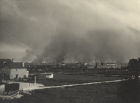 XXXIII-569-35-38 De brandende stad Rotterdam, om acht uur in de avond, als gevolg van het Duitse bombardement van 14 ...