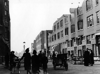 XXXIII-632-00-03-1 De 1e Gijsingstraat met verwoeste panden als gevolg van het geallieerde bombardement van 31 maart ...