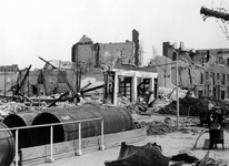 XXXIII-632-00-03-5 Gezicht in de door het geallieerde bombardement van 31 maart 1943 getroffen Hudsonstraat met ...