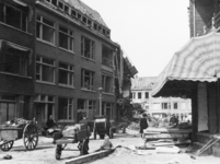 XXXIII-645-05-04-01-2 Gezicht in de Treubstraat met verwoeste panden als gevolg van het neerstorten van een V-1 op 18 ...