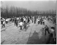 329 Schaatsers op mogelijk de Nenijto-ijsbaan op het Nenijto-sportcomplex in Blijdorp.