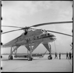 495-01 Op luchthaven Zestienhoven zijn twee Russische helikopters geland in verband met demonstraties op onder andere ...