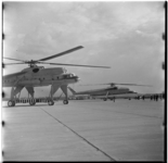 495-02 Op luchthaven Zestienhoven zijn twee Russische helikopters geland in verband met demonstraties op onder andere ...